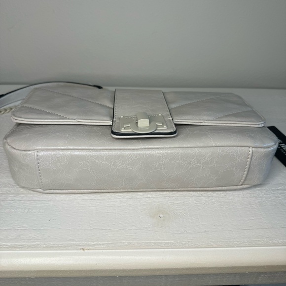 NWT TRUE RELIGION Light Gray Shoulder Bag Chain Strap Crossbody Purse - Picture 5 of 9